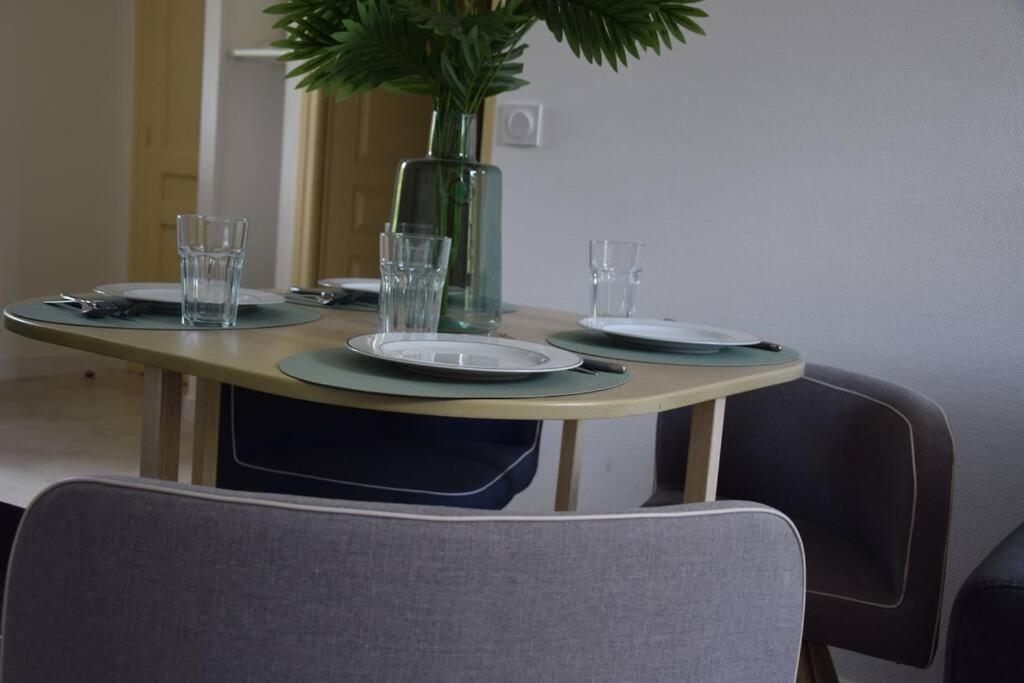 Elegant T2 A Bron, Tramway A 2Min, Box Parking, 4Personnes Exterior foto