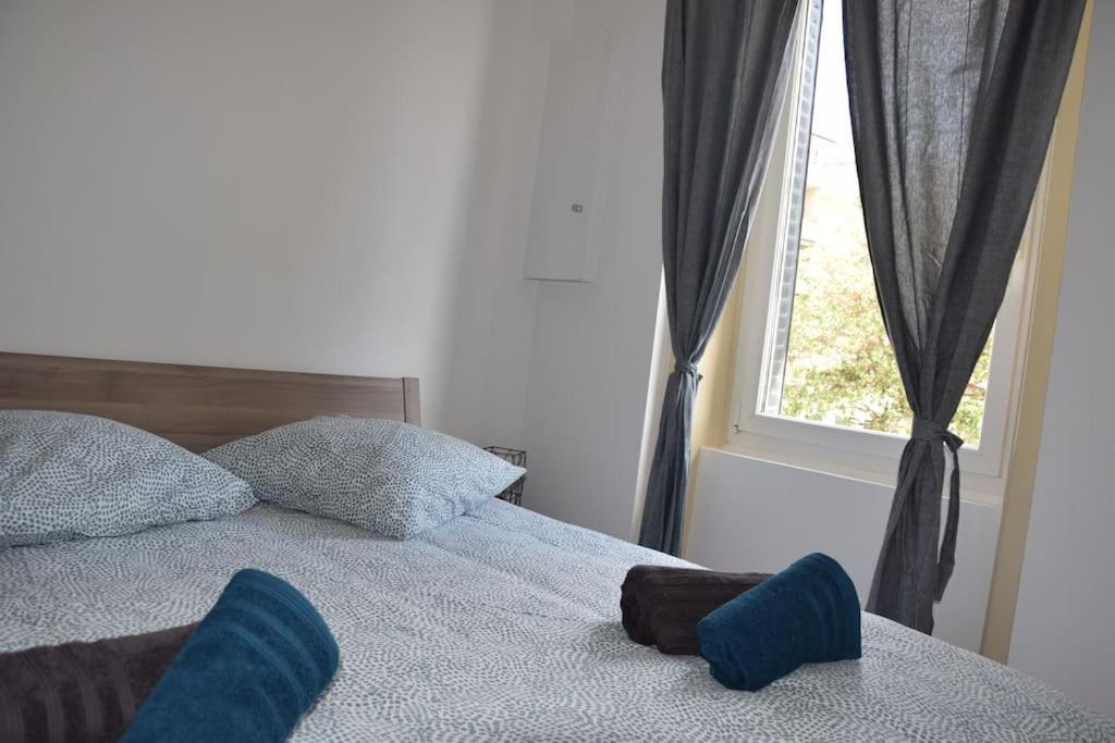 Elegant T2 A Bron, Tramway A 2Min, Box Parking, 4Personnes Exterior foto