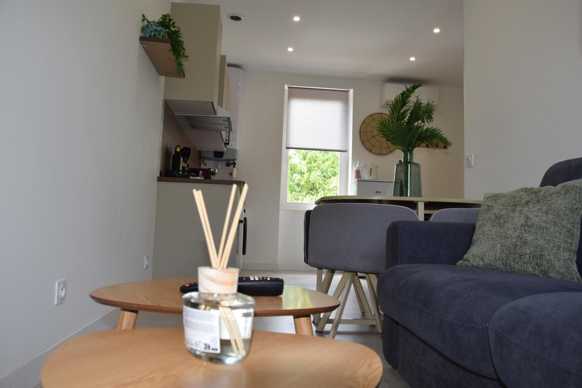 Elegant T2 A Bron, Tramway A 2Min, Box Parking, 4Personnes Exterior foto